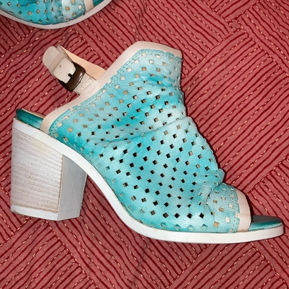 Unity in Diversity turquoise and Cream Heels with Chunky Heel - Picture 11 of 16